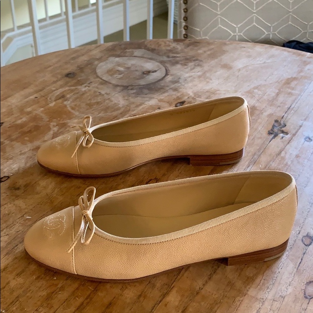 NIB CHANEL Beige Caviar Leather Flats 38 - Picture 2 of 8